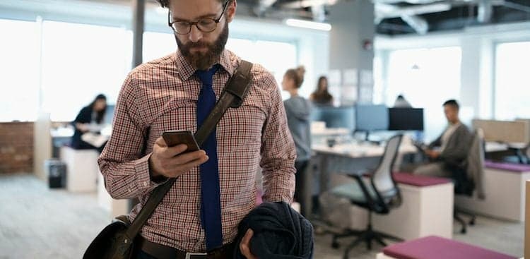 Here’s What to Bring to Your Next Job Interview (Aside From Your A-Game)